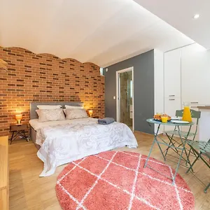 charmant-studio-renove-150m-de-monaco.fr-provencehotel.com/