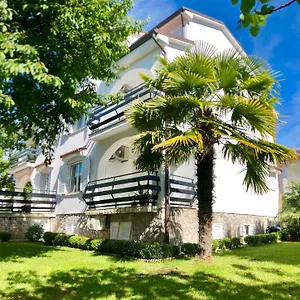 https://apartments-bella-vita.primorje-gorskikotar.com